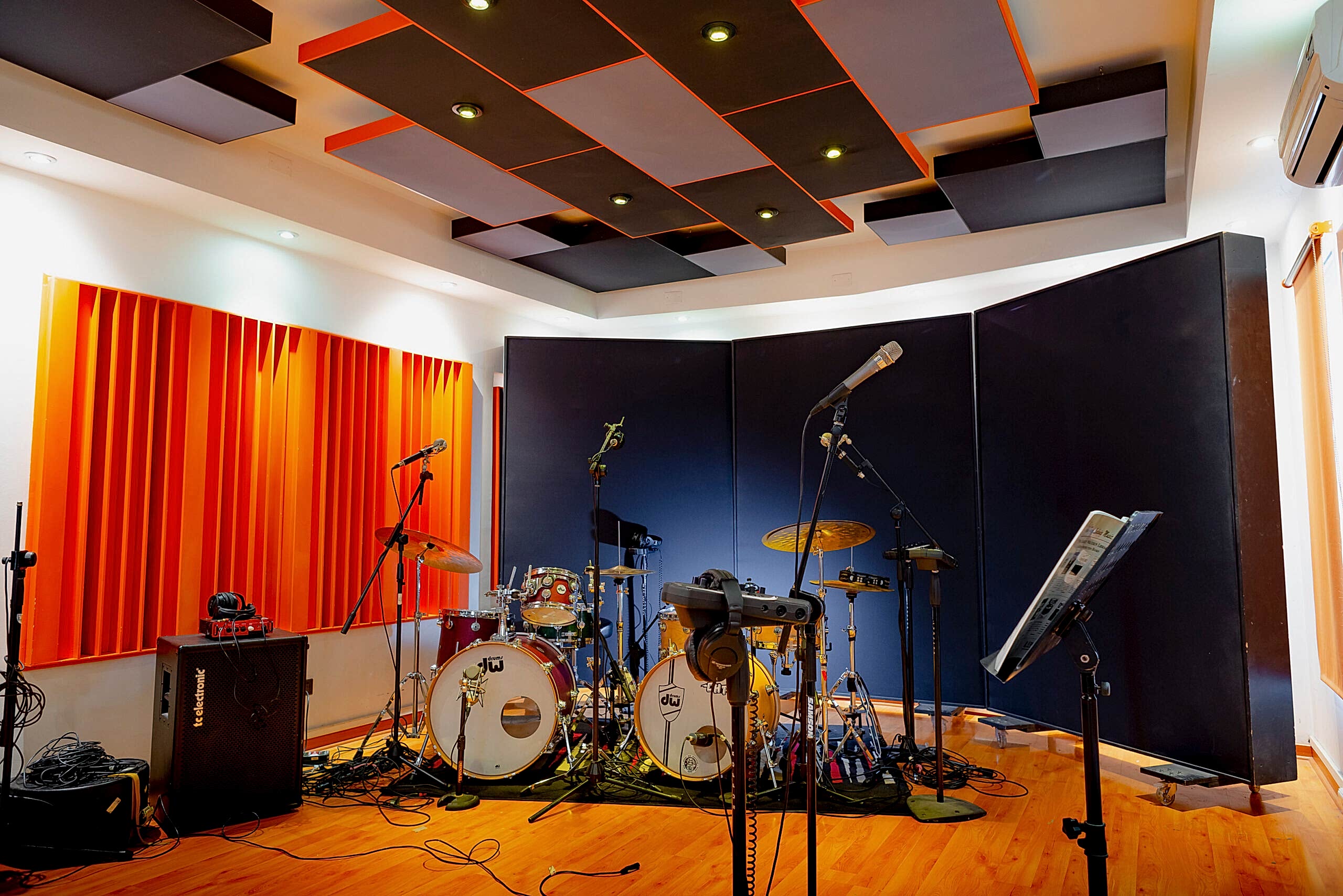 CHT LAB. Estudio de grabación y academia de música dirigida por el destacado compositor y baterista chileno Christian Hirth. Santiago de Chile, 2020-08-14 (©Alvaro de la Fuente)